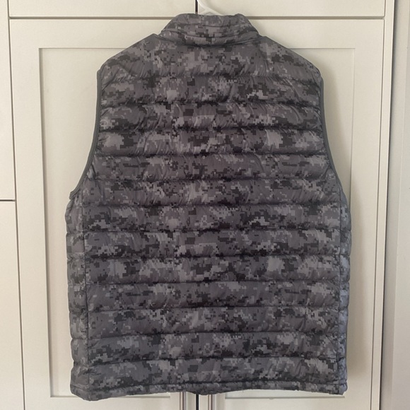 32° Heat Down Vest - Picture 6 of 10